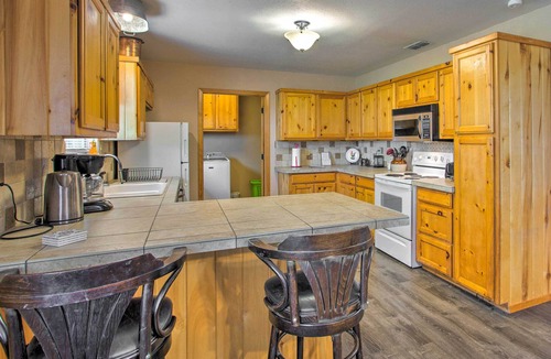 Emory Cottage | Emory Escape w/Pond Access < 13 Mi to Lake!