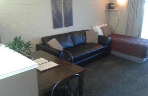 Taupo Hotel | eMotel