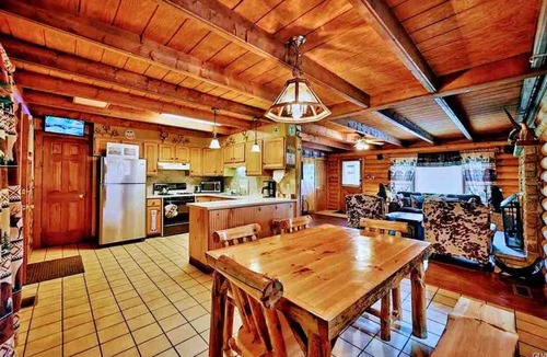 Tobyhanna Cabin | Emperor Cabin with Tiny house, Treehouse and bar