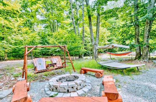 Tobyhanna Cabin | Emperor Cabin with Tiny house, Treehouse and bar