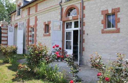 Brain-sur-Allonnes Other | EMPLACEMENT BUCOLIQUE DE CAMPING dans le parc du château - Attention tente et matériels non fournis et sans possibilité de faire courir une rallonge pour se raccorder à l'électricité
