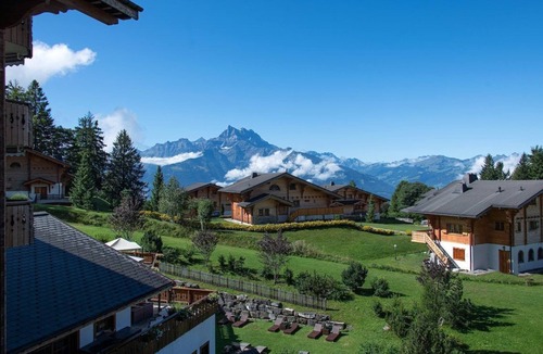 Villars-sur-Ollon Condo | Emplacement de Choix pour 16 | Wi-Fi Gratuit + Spa