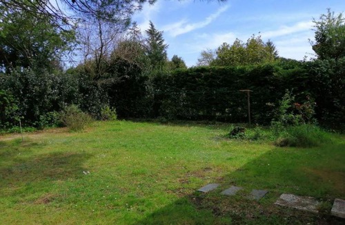 Cugand Other | Emplacement de toile de tente dans jardin
