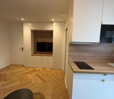 Centre-ville rive gauche Apartment | En Aparté Théâtre, Studio au cœur de Laval
