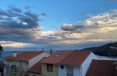 Cerbere House | EN CASA DE MI ABUELOS (or Chez Papi & Mamie) House with private courtyard. Sea view