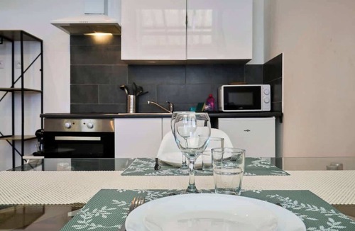 Tourcoing Apartment | En déplacement 3, Accès gare et métro 10mn