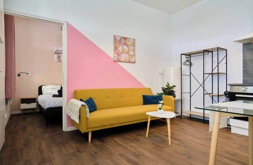 Tourcoing Apartment | En déplacement 3, Accès gare et métro 10mn