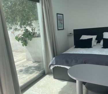 Niolon Bed & Breakfast | En Plein cœur des calanques à 800 m de la mer hébergement avec Piscine Exclusive
