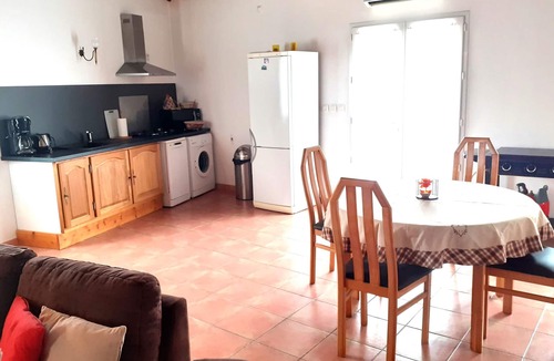 Vedene Apartment | En Provence < Appart-Villa for 2 pers > in lovely Village next to Avignon
