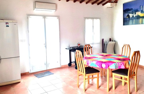 Vedene Apartment | En Provence < Appart-Villa for 2 pers > in lovely Village next to Avignon