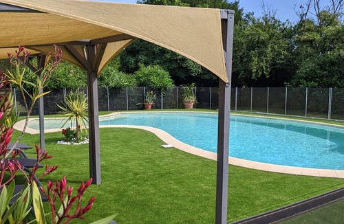 Labastide-d'Anjou Cottage | En Rouger, Le Tournesol gîte (3or4 bedrooms, air conditioned, heated pool,sauna)