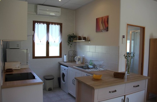 Labastide-d'Anjou Cottage | En Rouger Le Grain d'orge gîte (2 bedrooms, air conditioned, heated pool, sauna)