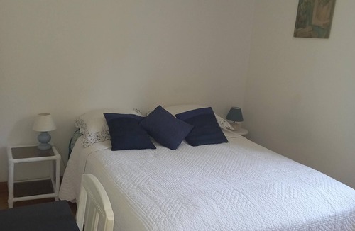 Tourrettes-sur-Loup Bed & Breakfast | En-suite room in charming house