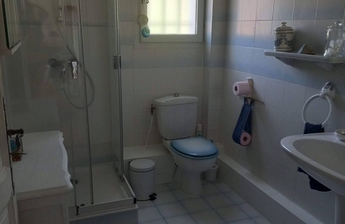 Tourrettes-sur-Loup Bed & Breakfast | En-suite room in charming house