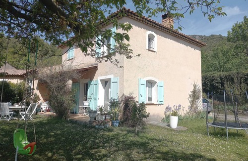 Tourrettes-sur-Loup Bed & Breakfast | En-suite room in charming house