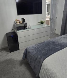 Blackburn House | En-suite Room With Superking Bed