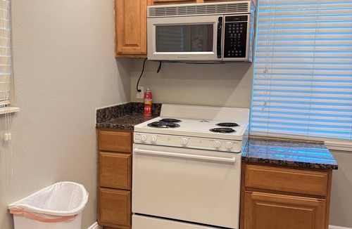 Cape Girardeau Apartment | EN04 - Downtown Private 1BR Apartment in Secure Building