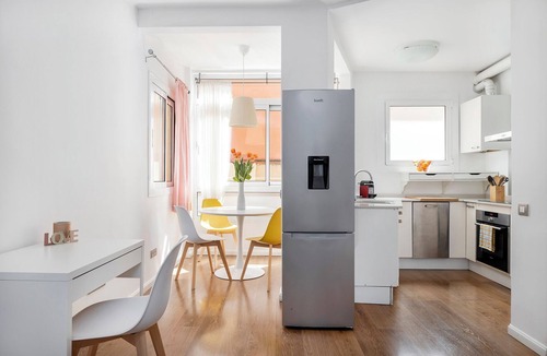 Vallcarca i els Penitents Apartment | Encantador apt A 15 Mins del Centro, ¡con Todos los Servicios al Lado!
