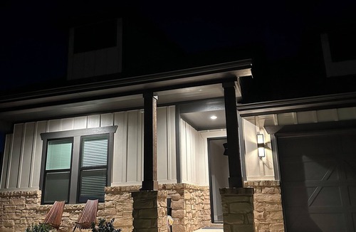 Liberty Hill House | Enchanted 4 bedroom house with high ceilings, natural light & WiFi