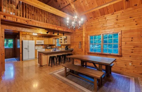 Buechel Cabin | Enchanted Cabin at LedgeRock Springs
