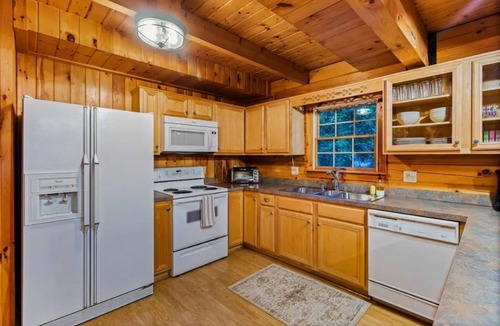 Buechel Cabin | Enchanted Cabin at LedgeRock Springs