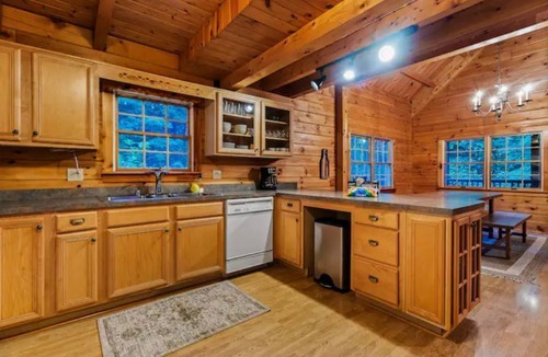 Buechel Cabin | Enchanted Cabin at LedgeRock Springs