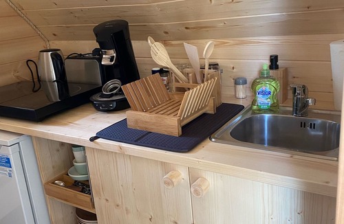 Loray Cabin | Enchanted cabin with shared pool and optional Kota grill