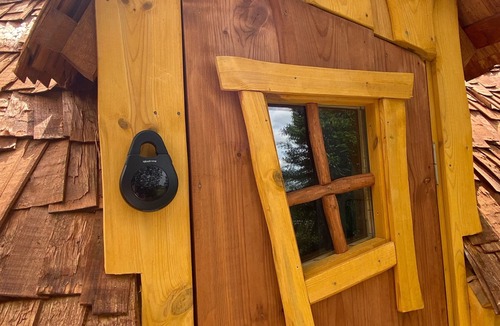 Loray Cabin | Enchanted cabin with shared pool and optional Kota grill