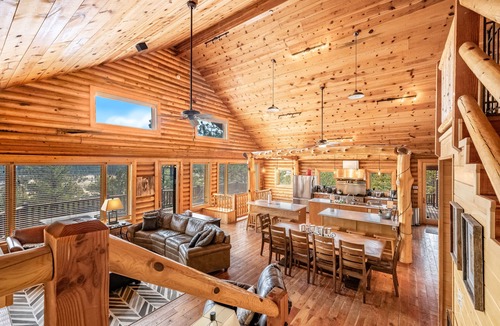 Angel Fire Cabin | ENCHANTED CIRCLE LODGE-AWESOME MOUNTAIN VIEWS WITH HOT TUB AND SAUNA!