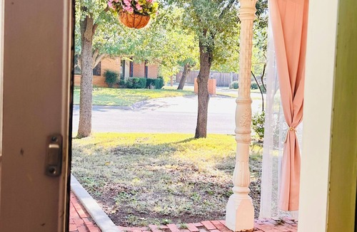 Sayles Blvd. Area House | Enchanted Cottage with Courtyard & Atrium