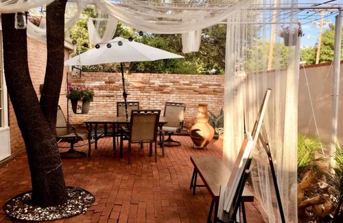 Sayles Blvd. Area House | Enchanted Cottage with Courtyard & Atrium