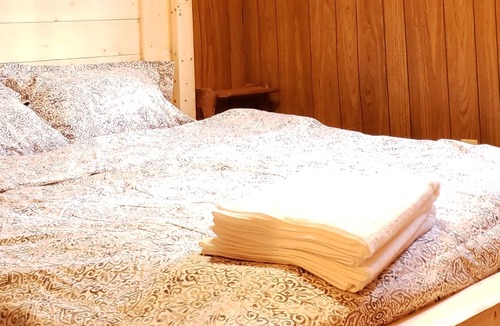 Cayamant Cottage | Enchanted Forest Retreat, King Bed Suite with Spa.