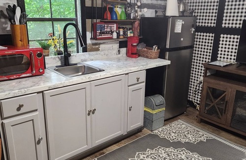 Andersonville Cabin | Enchanted Forest tiny house mountain views remote private Norris Lake 2.7 miles