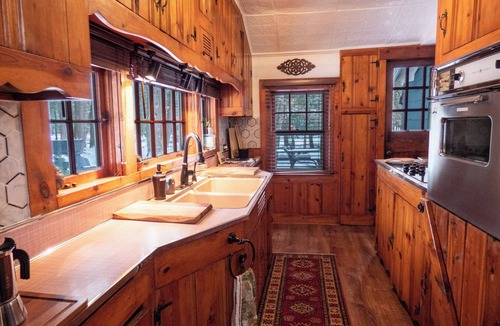 Smallwood Cabin | Enchanted Fox Dell Cottage