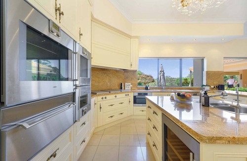 Dural House | Enchanted Manor with Pool, Tennis & Elegance