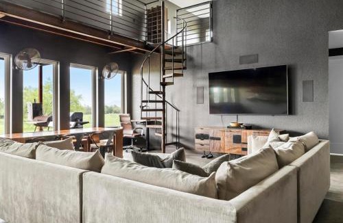Fredericksburg House | Enchanted Rock Ridge - Cowboy Pool - Hot Tub - Firepit