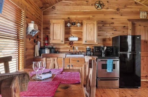 Fredericksburg Cabin | Enchanted Rockview Cabins | 6 Beds | Firepit