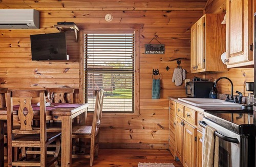 Fredericksburg Cabin | Enchanted Rockview Cabins | 6 Beds | Firepit