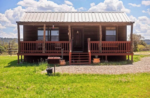 Fredericksburg Cabin | Enchanted Rockview Cabin 1 | King bed