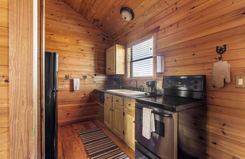 Fredericksburg Cabin | Enchanted Rockview Cabin 5/2 Queen beds