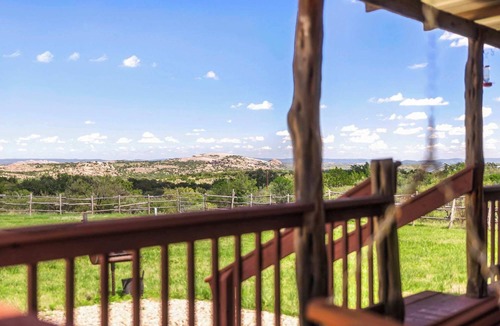 Fredericksburg Cabin | Enchanted Rockview Cabin 5/2 Queen beds