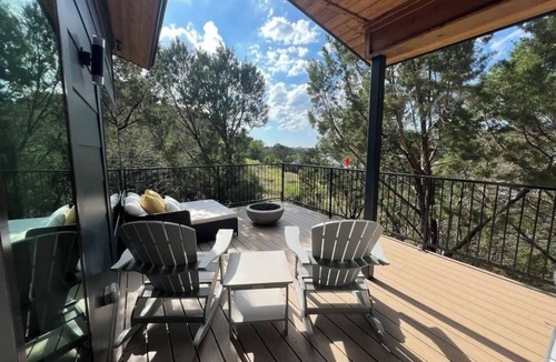 Graford House | Enchanted Treehouse on PK Lake with Private Boat Dock