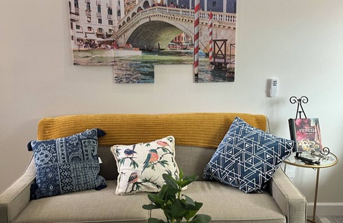 Modesto Apartment | Enchanted Venetian Loft/entire 2nd floor