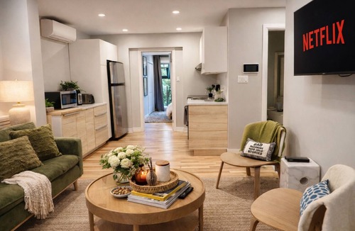 Gay Village Apartment | Enchanting 2-bedroom apartment with AC in vibrant Montréal