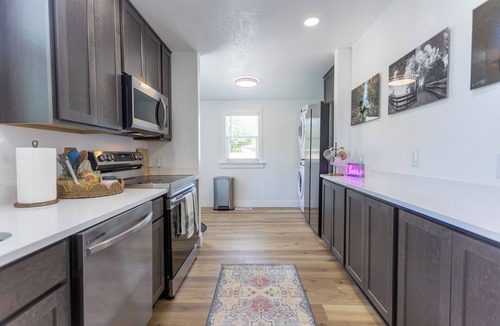 Casper House | Enchanting 2-bedroom house with AC in charming Casper