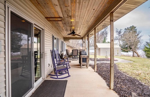 Vernon County House | Enchanting 3-bedroom house with WiFi in Genoa