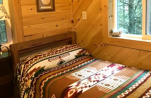 Hopkinton Cabin | Enchanting Adirondack Cabin in the Treetops