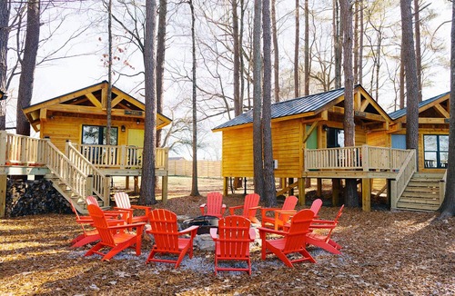 Franklinton Cabin | Enchanting Cabin Treehouse Retreat with Fire Pit - Perfect Getaway!n