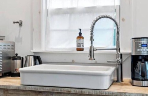 Warrenton House | Enchanting Casita, 5 minutes to Round Top!