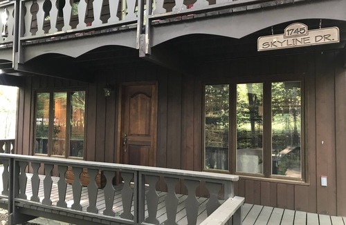 Huntsville Ski Chalet | Enchanting Family/Work Escape (with high speed wi-fi)!
